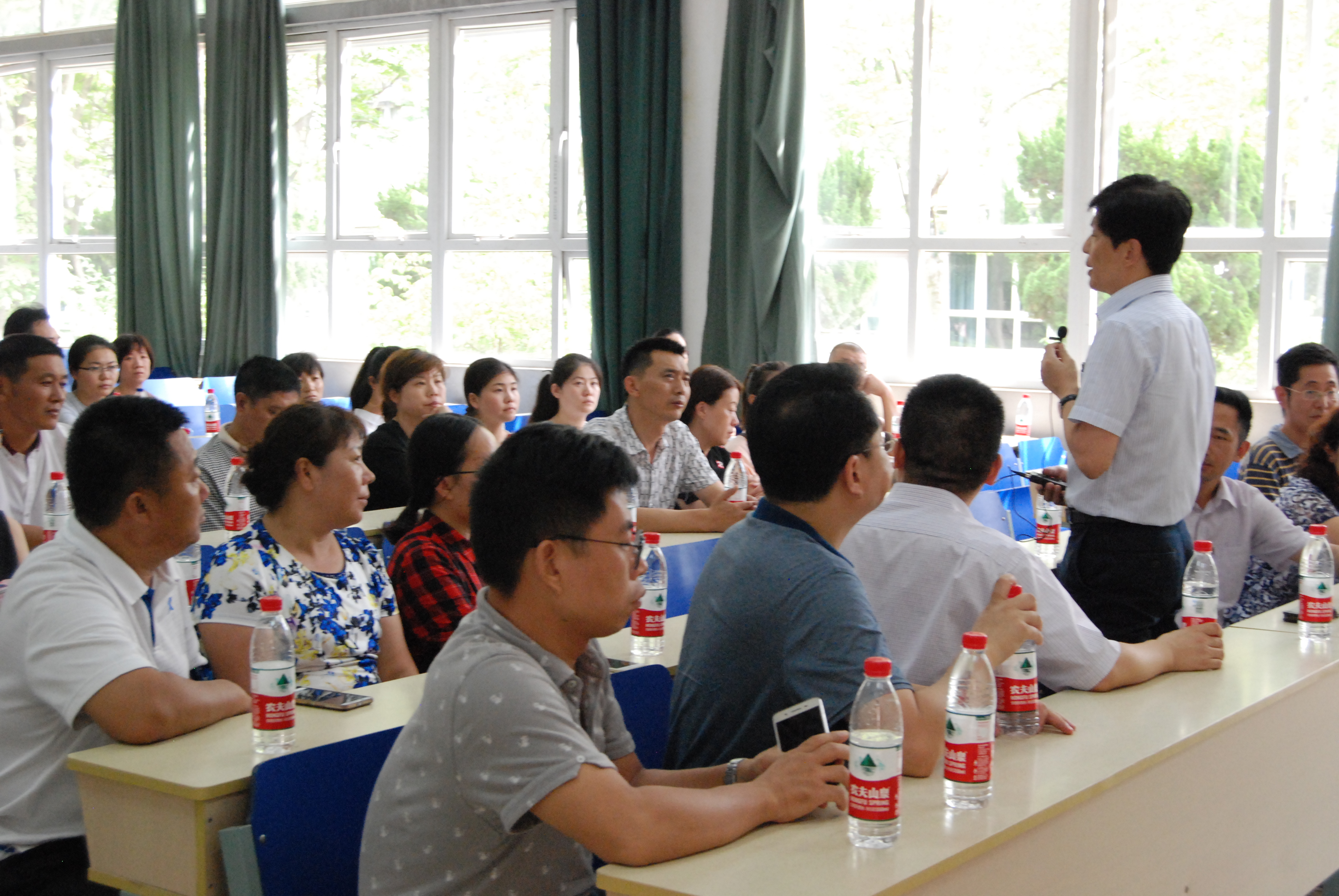 williamhill英国2016级新生家长见面会成功举行