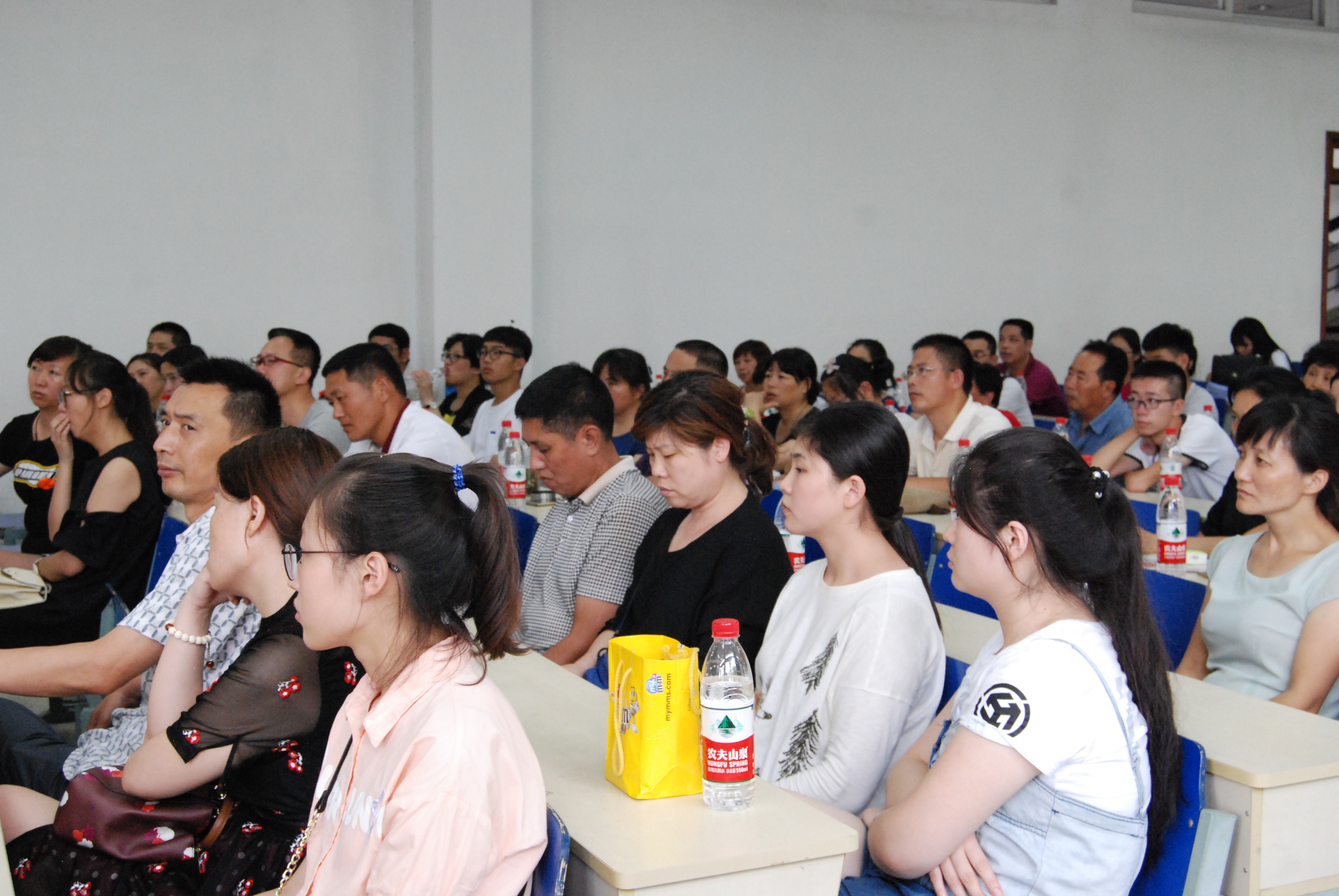 williamhill英国2016级新生家长见面会成功举行